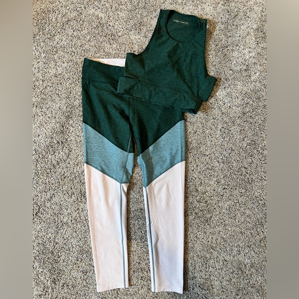Outdoor voices green set. Leggings size Large sports bra size Medium